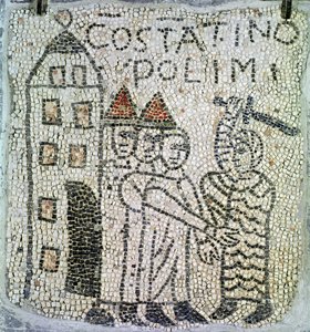 Pavimento de San Juan Evangelista, (detalle) del Sitio de Constantinopla en junio de 1204, 1213 (mosaico) de Byzantine